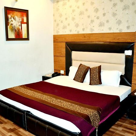 Hotel B.R. Inn Panipat Екстер'єр фото