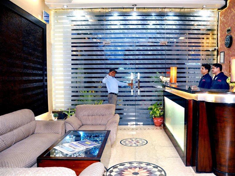 Hotel B.R. Inn Panipat Екстер'єр фото