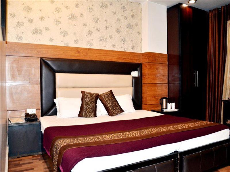 Hotel B.R. Inn Panipat Екстер'єр фото