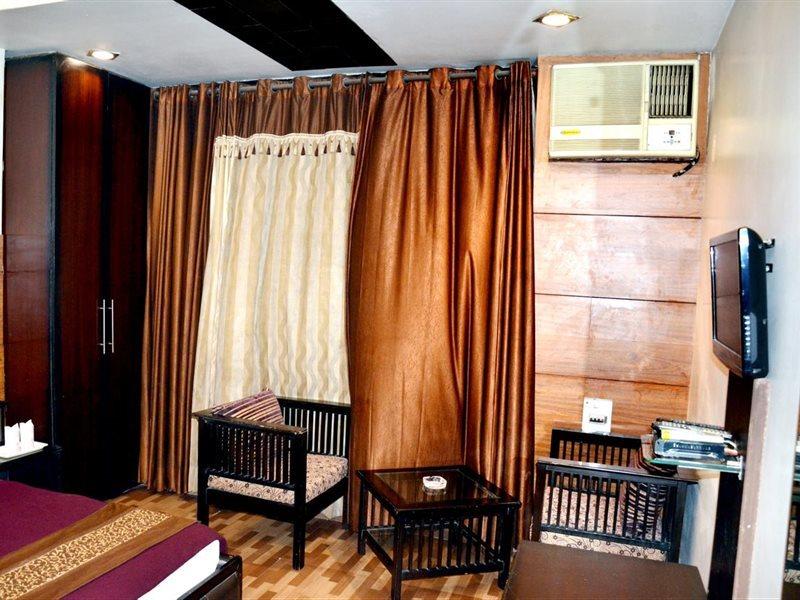 Hotel B.R. Inn Panipat Екстер'єр фото