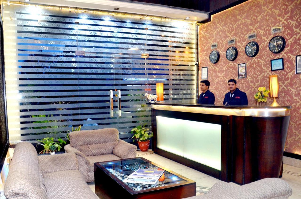 Hotel B.R. Inn Panipat Екстер'єр фото