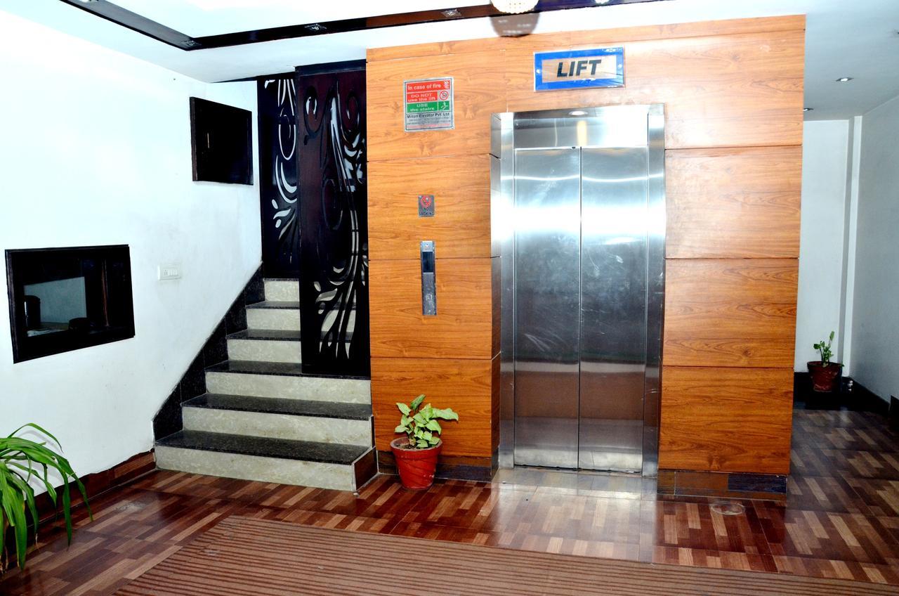 Hotel B.R. Inn Panipat Екстер'єр фото