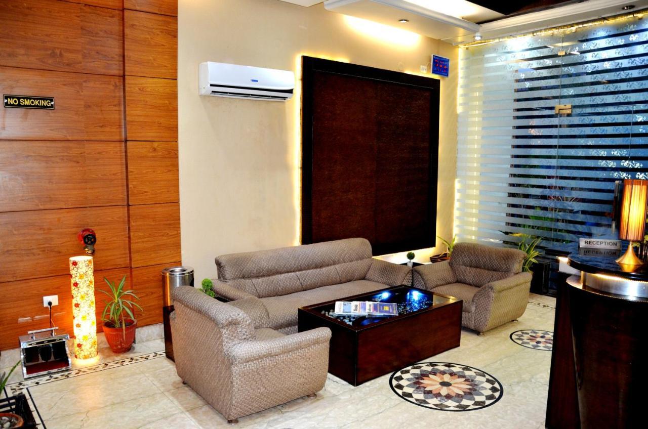 Hotel B.R. Inn Panipat Екстер'єр фото
