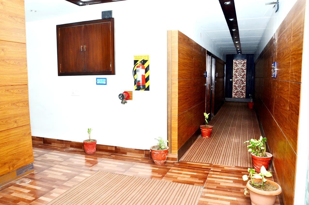 Hotel B.R. Inn Panipat Екстер'єр фото