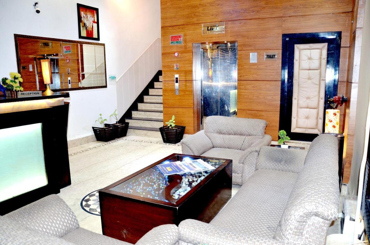 Hotel B.R. Inn Panipat Екстер'єр фото