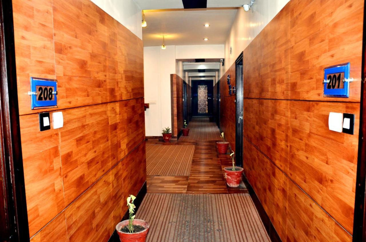 Hotel B.R. Inn Panipat Екстер'єр фото