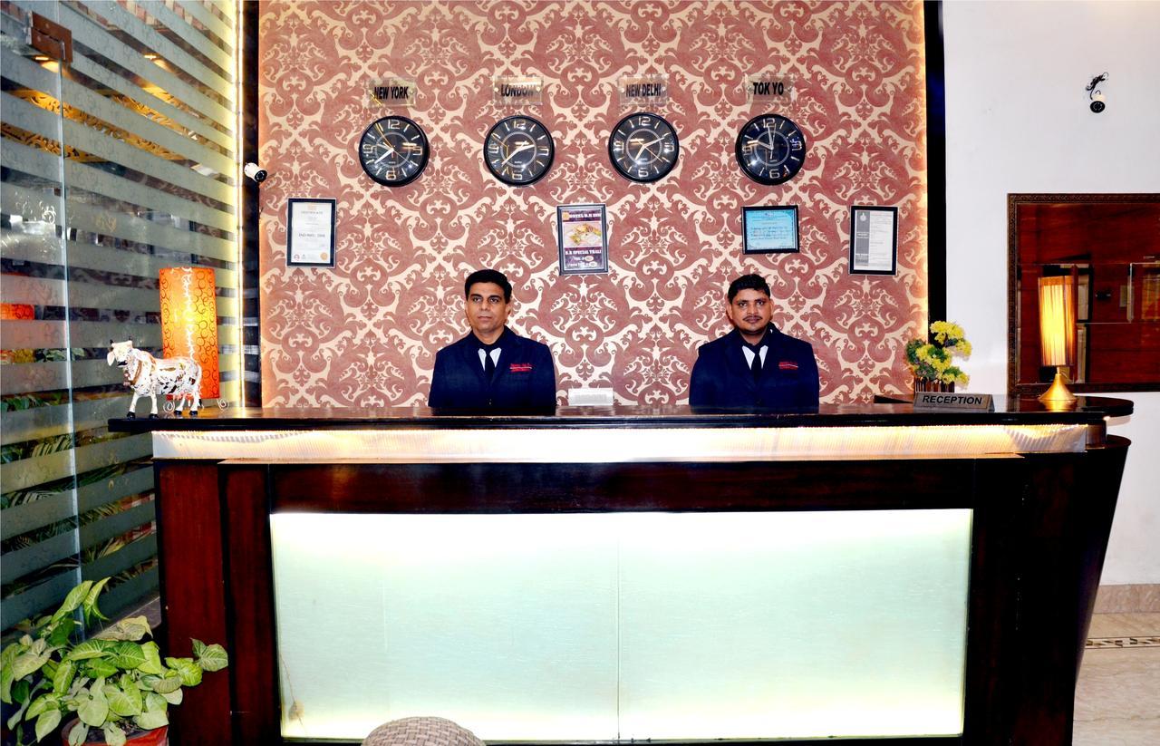 Hotel B.R. Inn Panipat Екстер'єр фото