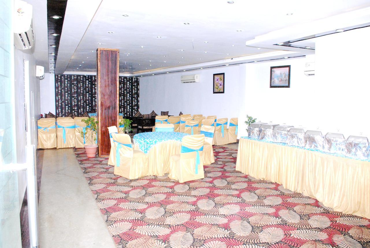 Hotel B.R. Inn Panipat Екстер'єр фото