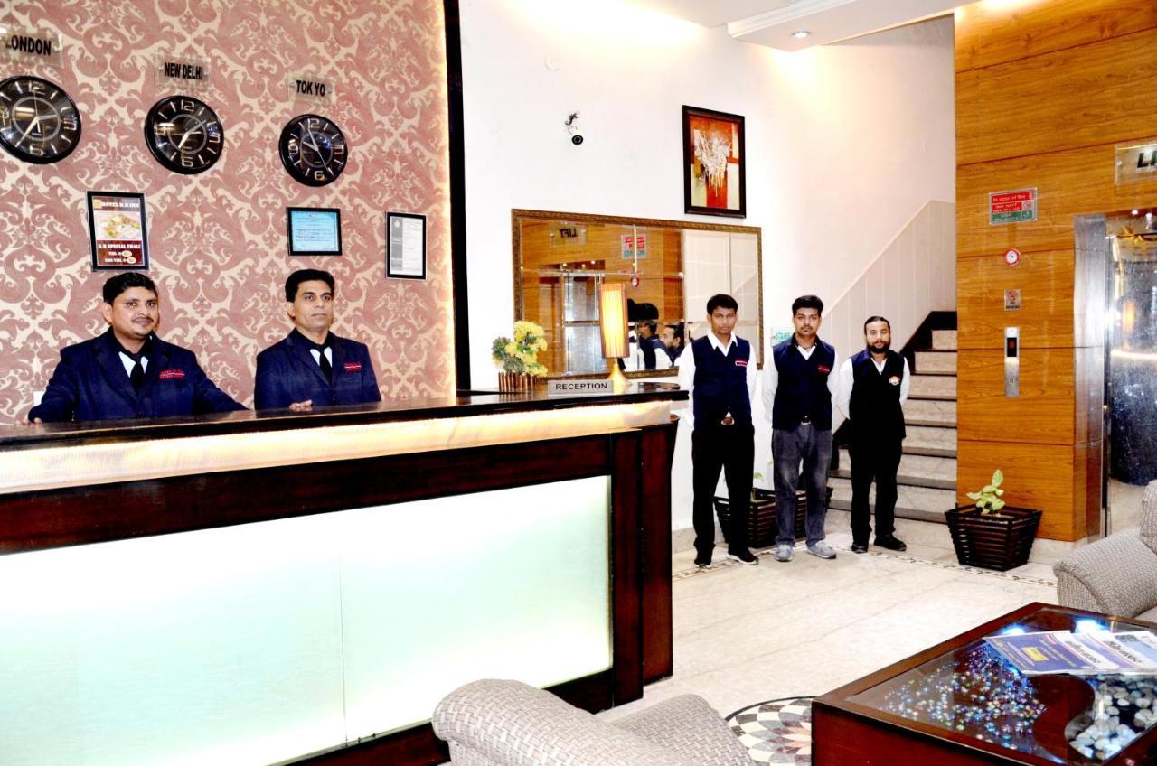 Hotel B.R. Inn Panipat Екстер'єр фото