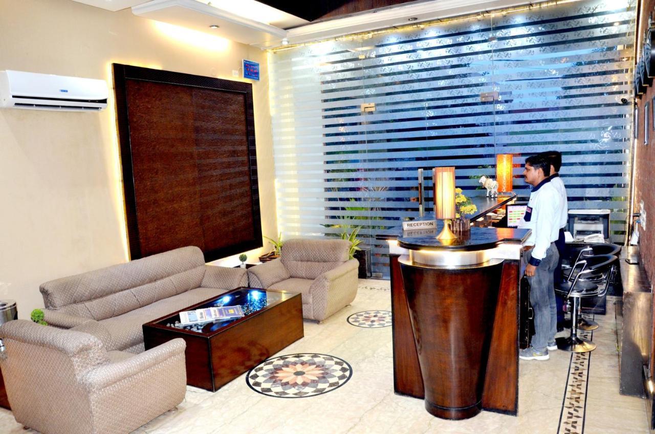 Hotel B.R. Inn Panipat Екстер'єр фото